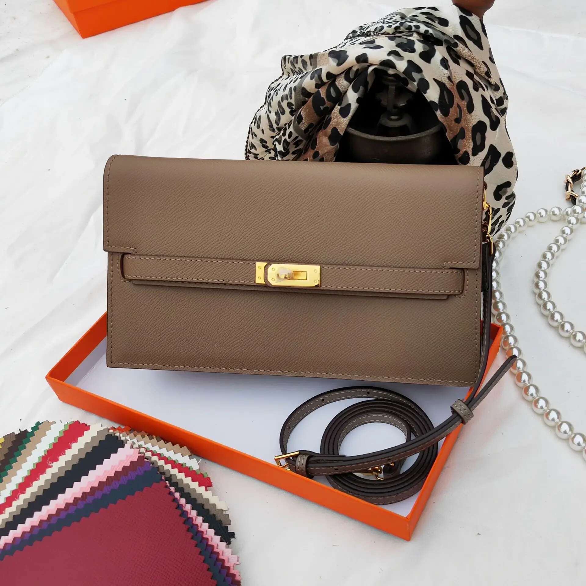 New Large Capacity Women's Wallet Single Shoulder Slant Cross Handbag Fashionable Cow Leather Palm Print