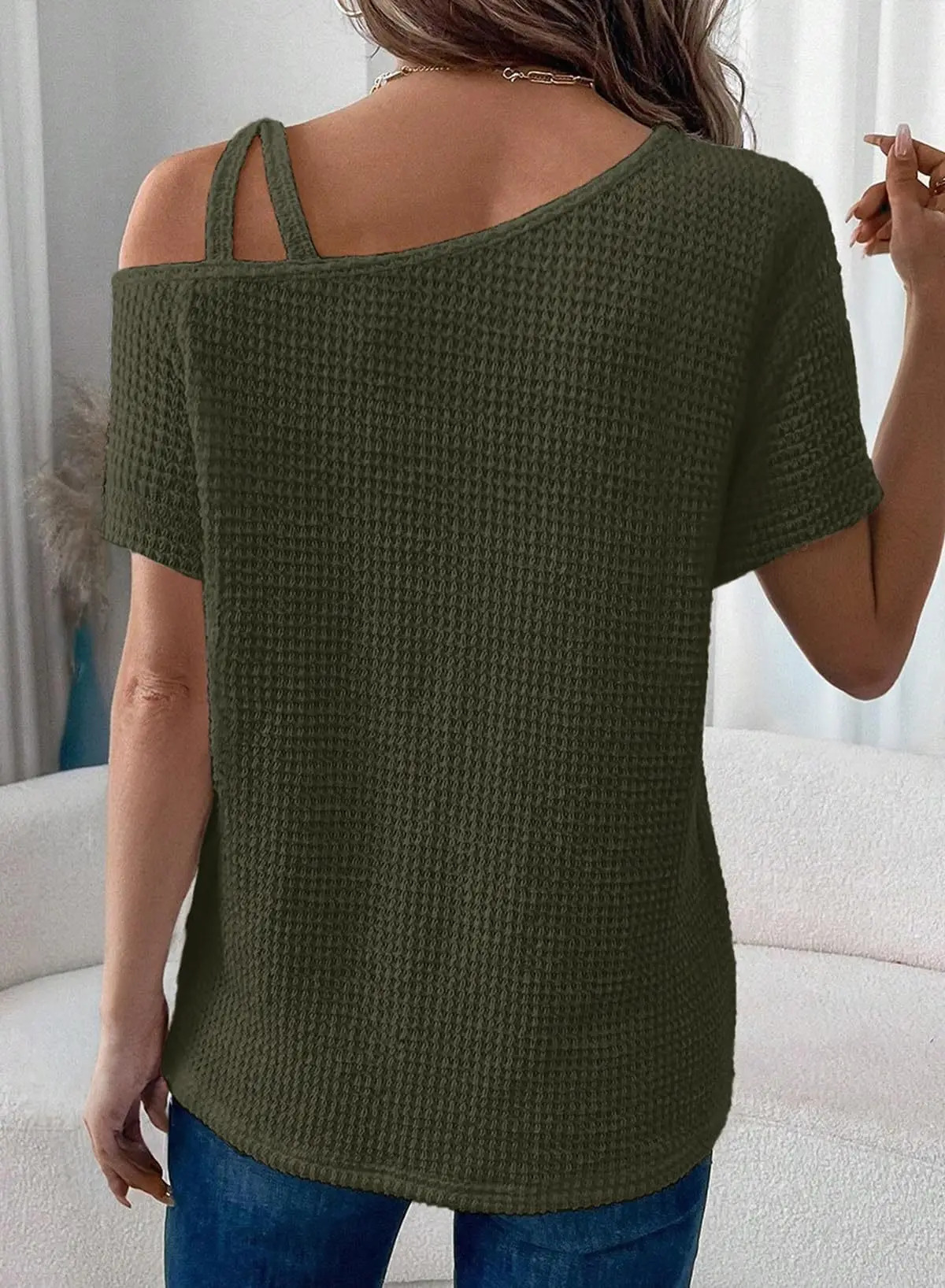 Short sleeved solid color top suitable for women. Very suitable for shoulder knitted womens clothing 250321