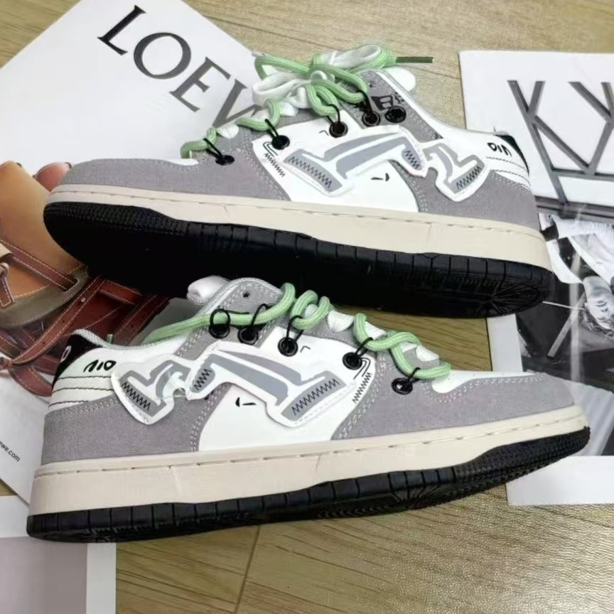 Designer Shoes New China Fashion Institute Style Red Outdoor Leisure Moral Training Shoes Men's And Women's Skateboarding Shoes