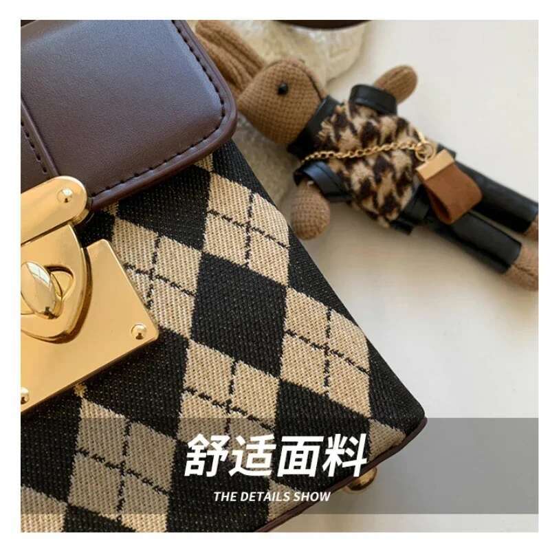 New French Niche Design Women's Popular Internet Celebrity Portable Small Square Adjustable Shoulder Strap Crossbody Bag