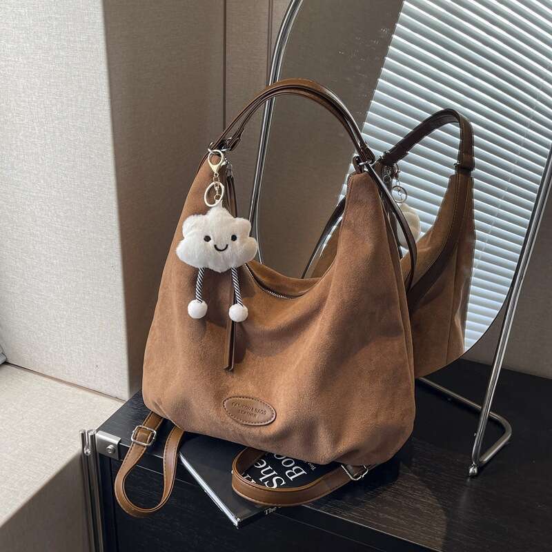 42 Fashionable pleated women's autumn and winter new style large capacity bag 2024 texture double shoulder suede trendy pendant