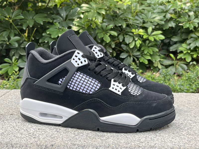 White Thunder 4S Basketball Shoes Black Cat Craft Olive Paris lightning Black Military Blue Navy Brick Bred Men Women Vivid Sulfur Sneakers