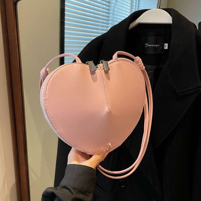 Personalized Underarm for Women's 2023 New Autumn/Winter Fashion Spicy Girl Love Small Square High end Single Shoulder Oblique Straddle Bag