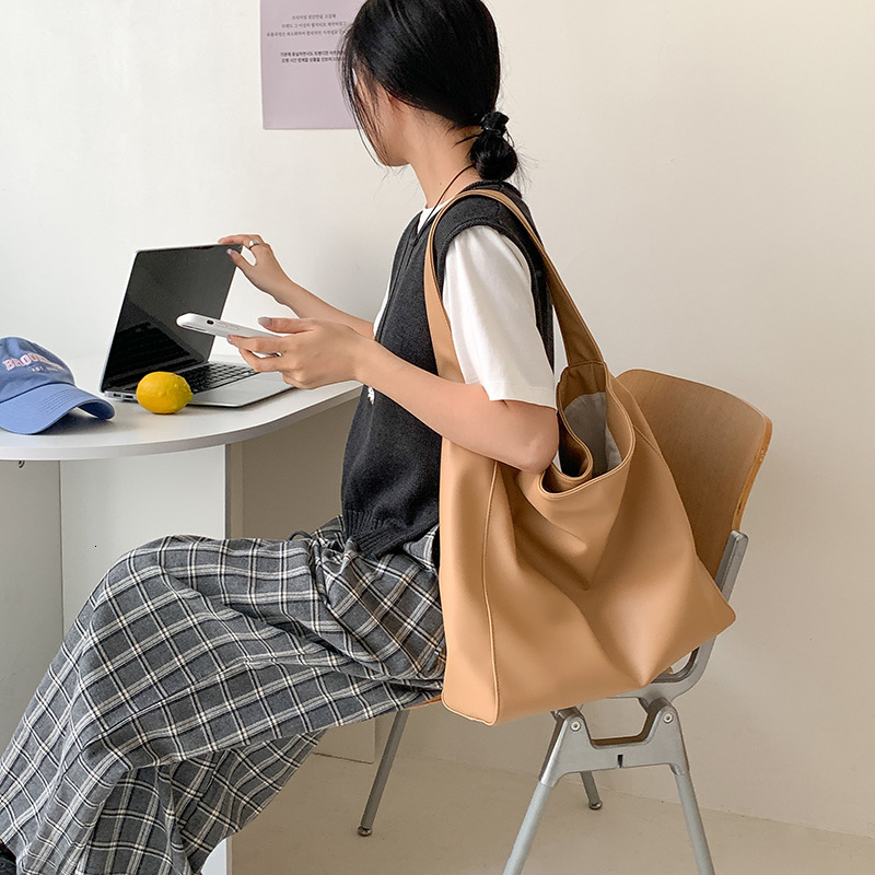 2025 Spring New Simple Soft Pitot Bag Large Capacity Commuter Bag College Students Class Fashion Shoulder Bag Female