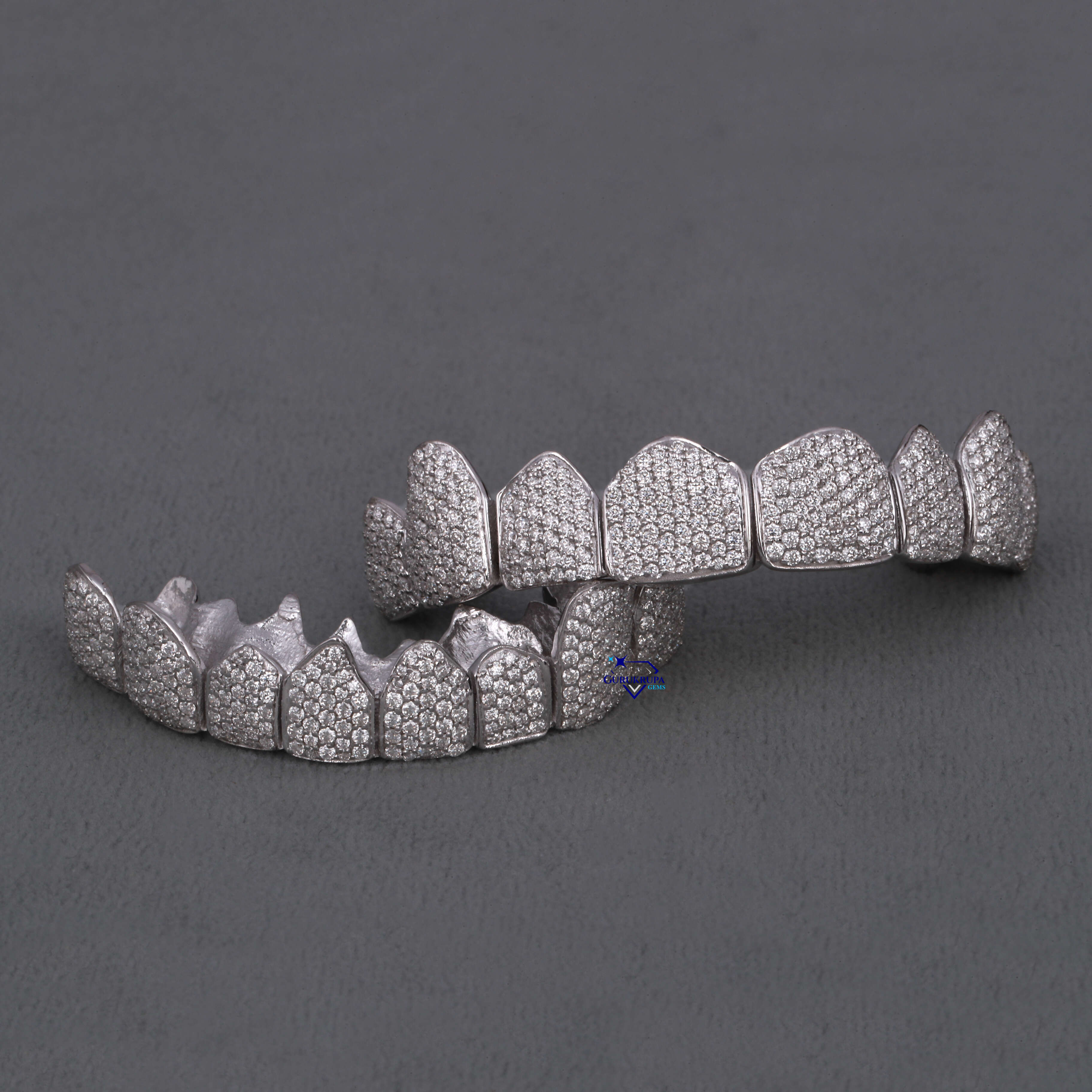 14kt White Gold Vvs Moissanite Round Brilliant Cut Diamond Custom Grillz Teeth Grillz Trending Stylish Design Wholesale Price