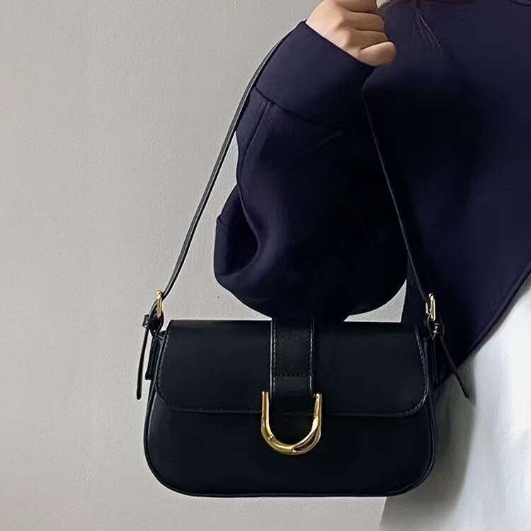 Wine Red for Women 2024 New Handheld Underarm Premium and Versatile Cross Shoulder Bag, French Niche Bag