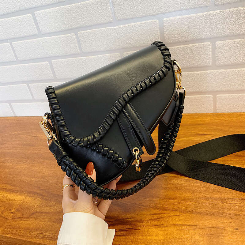 13 2021 Women's Autumn New Fashion One Shoulder Crossbody Personalized Saddle Korean Solid Color Art Trendy Bag for Women