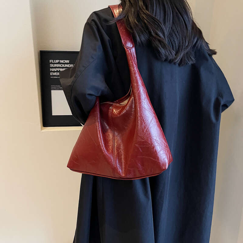 32 Trendy 2025 New Versatile Soft Leather Shoulder Fashionable Commuter Large Capacity Casual Mother Child Tote Bag