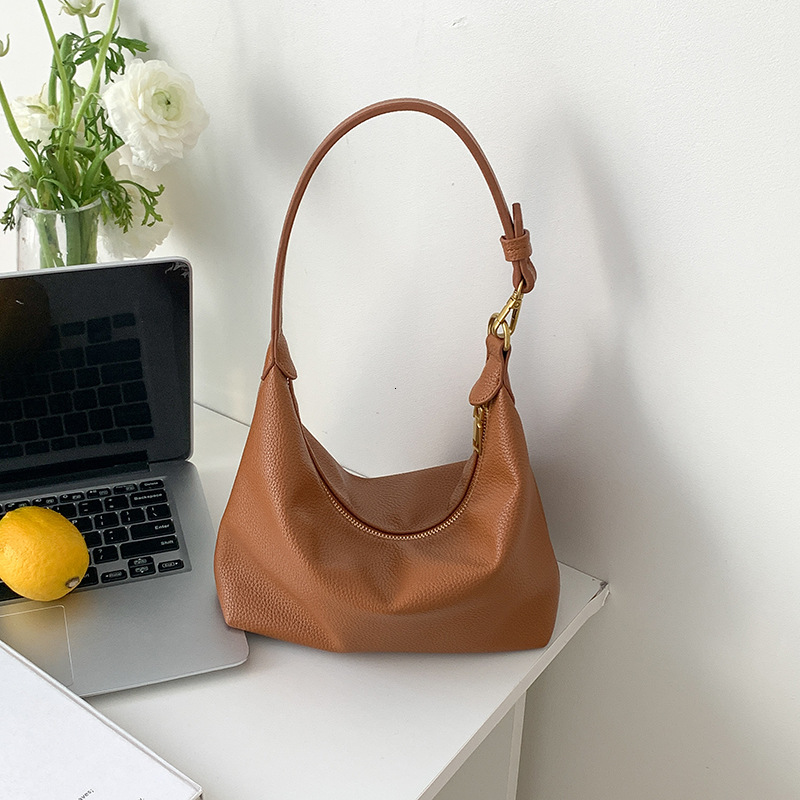 2025 New Soft Leather Shoulder Bag Female Simple Large Capacity Commuter Underarm Bag Lady Style Handbag Designer Bag
