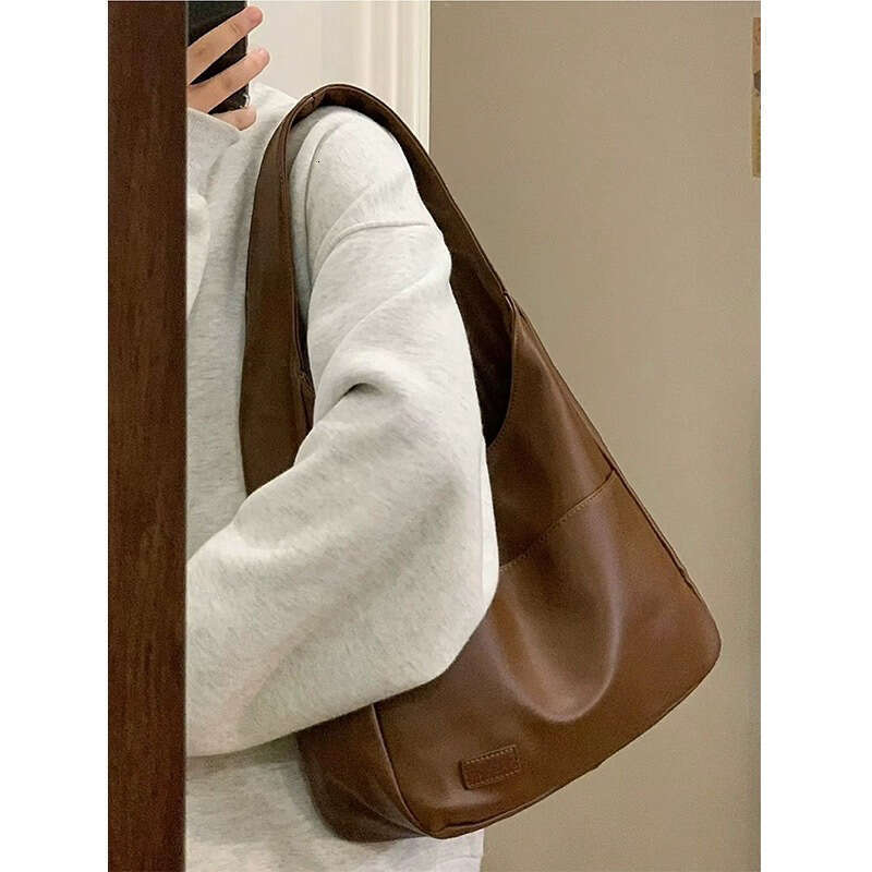Large capacity water bucket spring and summer 2025, new soft leather tote bag, versatile commuting, college students, class, shoulder bag for women