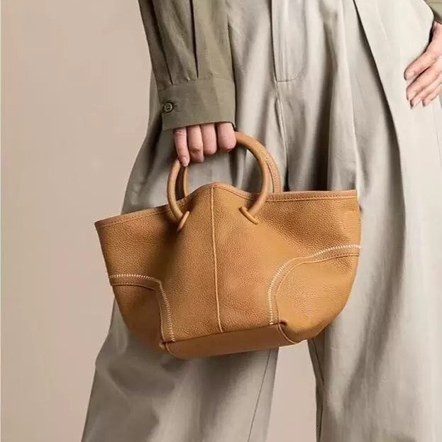 2025S Fashion Designer Niche Commuting Basket Women S New Handheld Tote Bag Soft Leather Lazy Style Single Shoulder Crossbody Bag