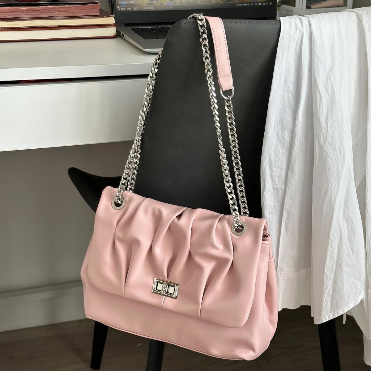 Fashion Designer Fashion Handbag For Women Niche Fashion Brand Hand Held Chain Pleated High End Feeling Water Bucket Single Shoulder Crossbody Bag Cas