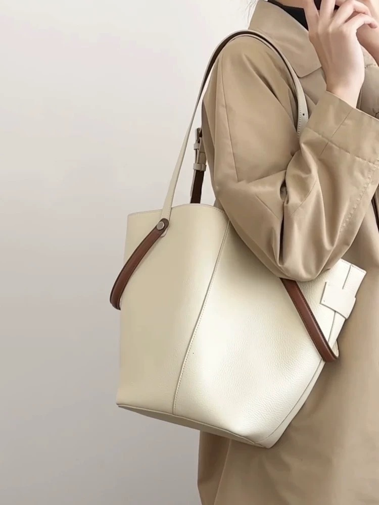 2025S Fashion Designer Premium Tote New Fashionable Versatile Vegetable Basket Bucket Single Shoulder Handheld Underarm Commuter Bag Trendy