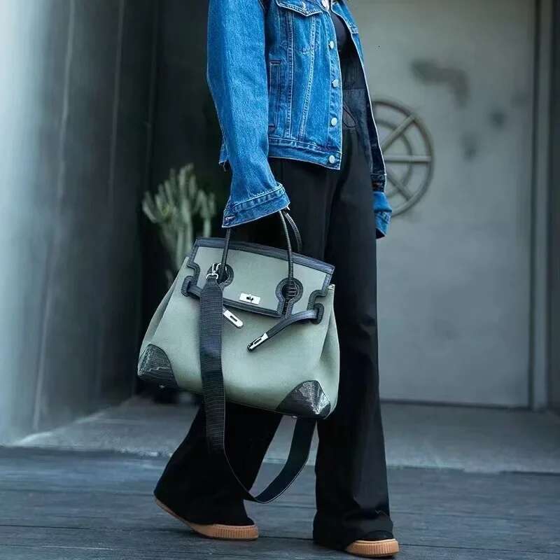 Design Classic Retro Handbag Large Capacity High-End New Commuter Travel Shoulder Bag Chic Elegant Ladies Wallet