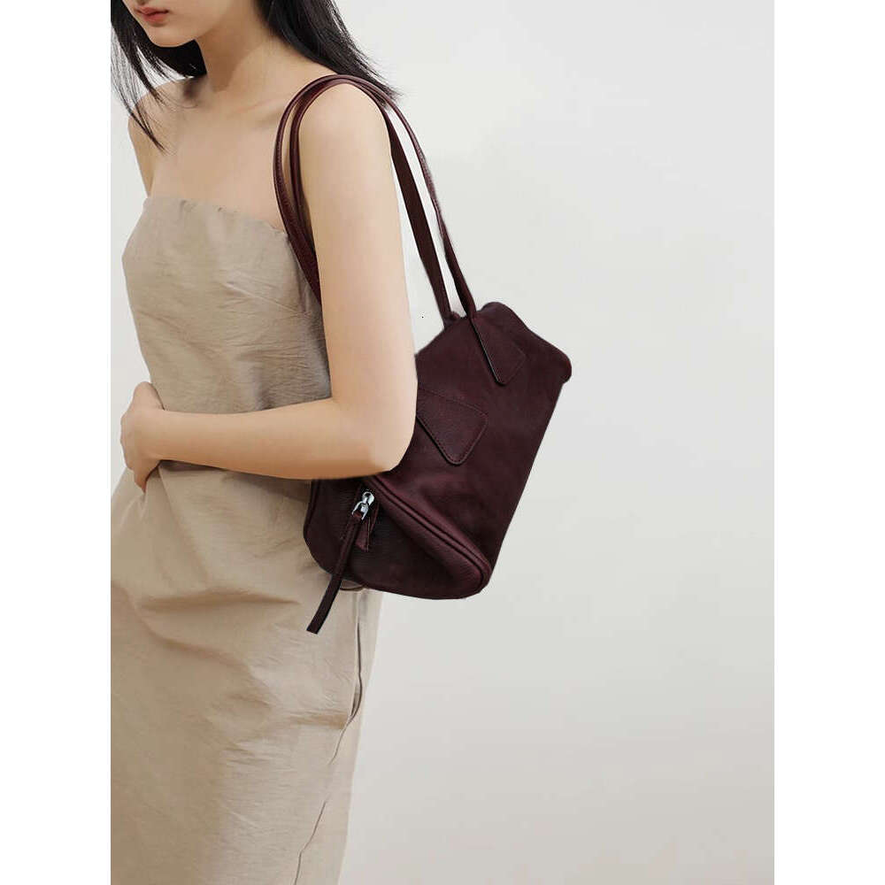 Women's Bags Underarm Stick Bag for Women New Edition, niche designer style, fashionable and simple commuting bowling bag