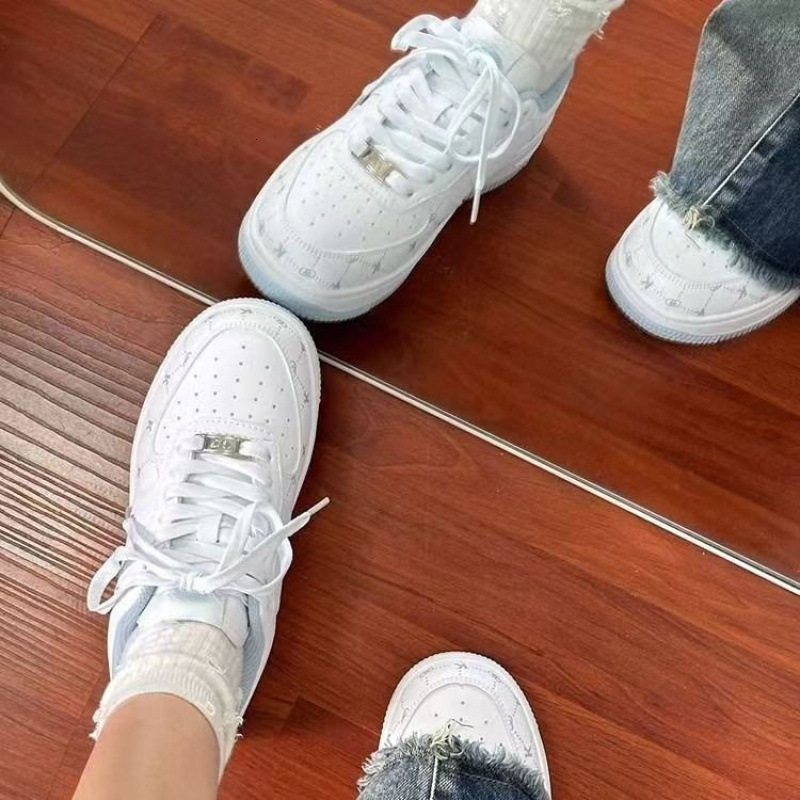 Designer Shoes For Autumn 2025 Women's Soft And Thick Soled Board Shoes New Casual And Comfortable White Shoes Women's Fashionable Printed S