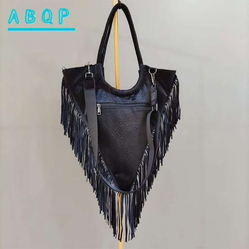 New Handbags Personalized Rivet Shoulder Messenger Brand Fashion Trend Women's Bag High Quality