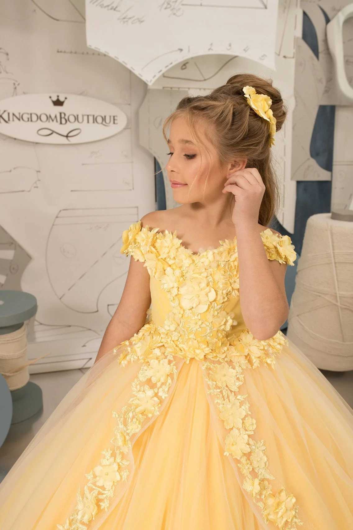 Yellow 3D decal girls wedding dress for weddings fluffy chiffon Fllor length princess childrens birthday party first exchange ball dress W250326