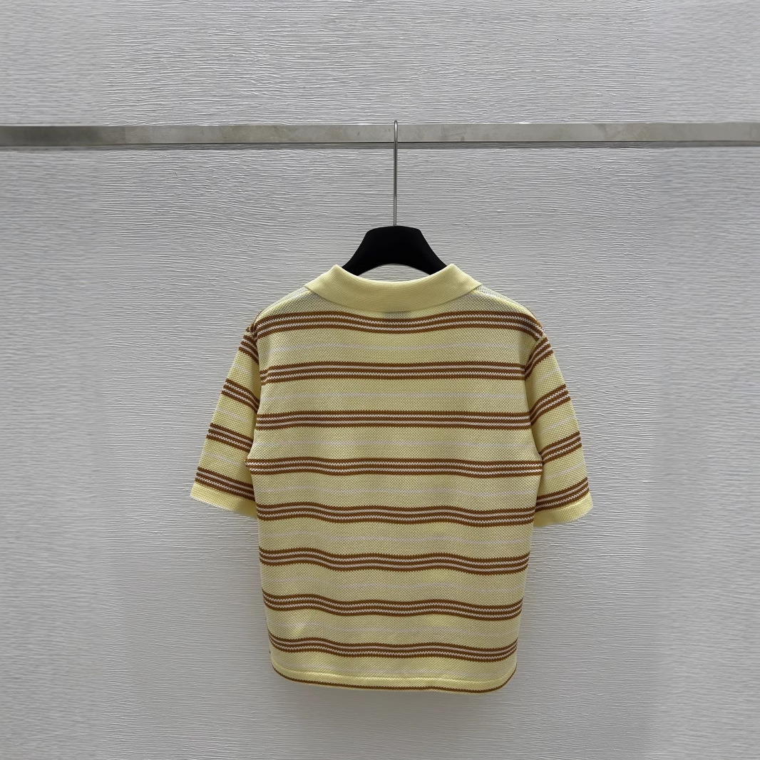 Shenzhen Nanyou Goods~High version BU Home 25 early spring new item, lapel contrasting color striped knitted short sleeved