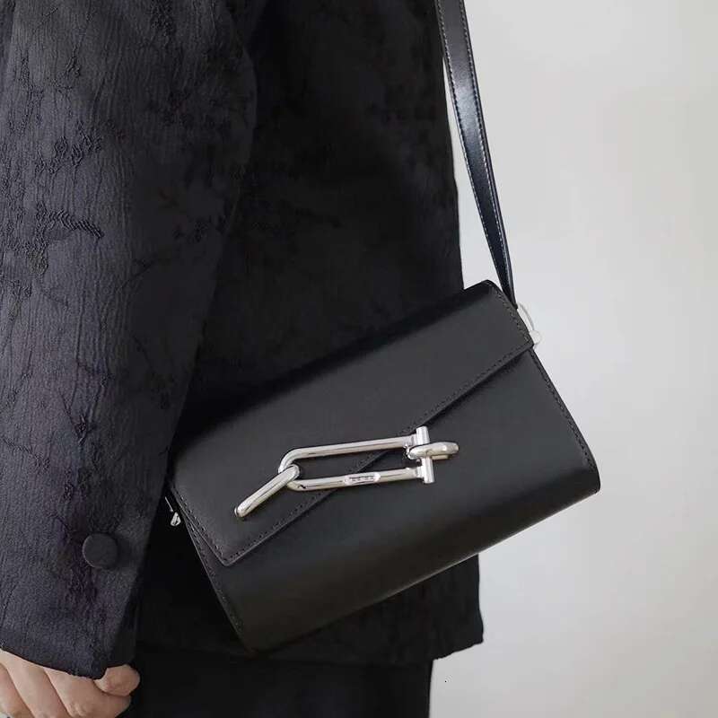 Designer Niche One-Shoulder Small Square Simple Fashion Handheld Crossbody Bag For Women 2023 New