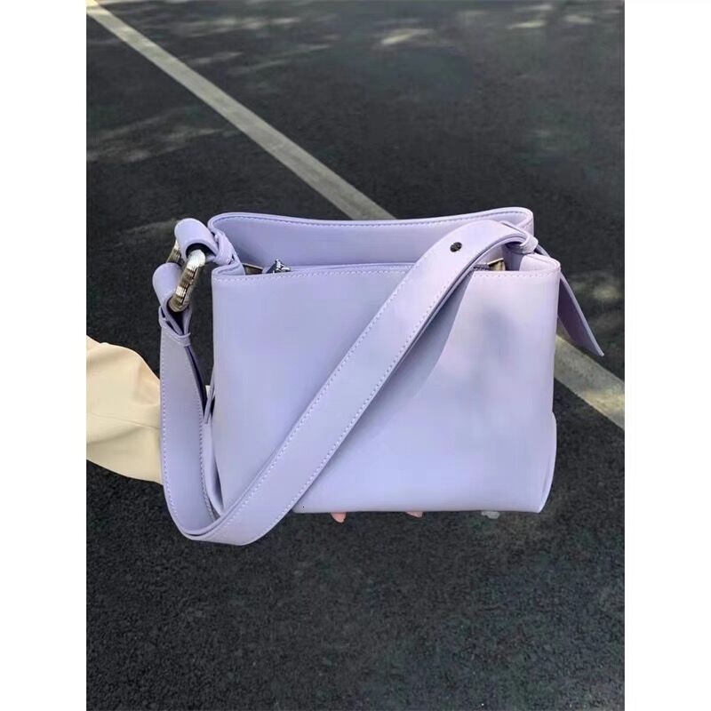 2025S Fashion Designer Small Niche High End Water Bucket For Women New Large Capacity Soft Leather Shoulder Crossbody Versatile And Simple Commuting B