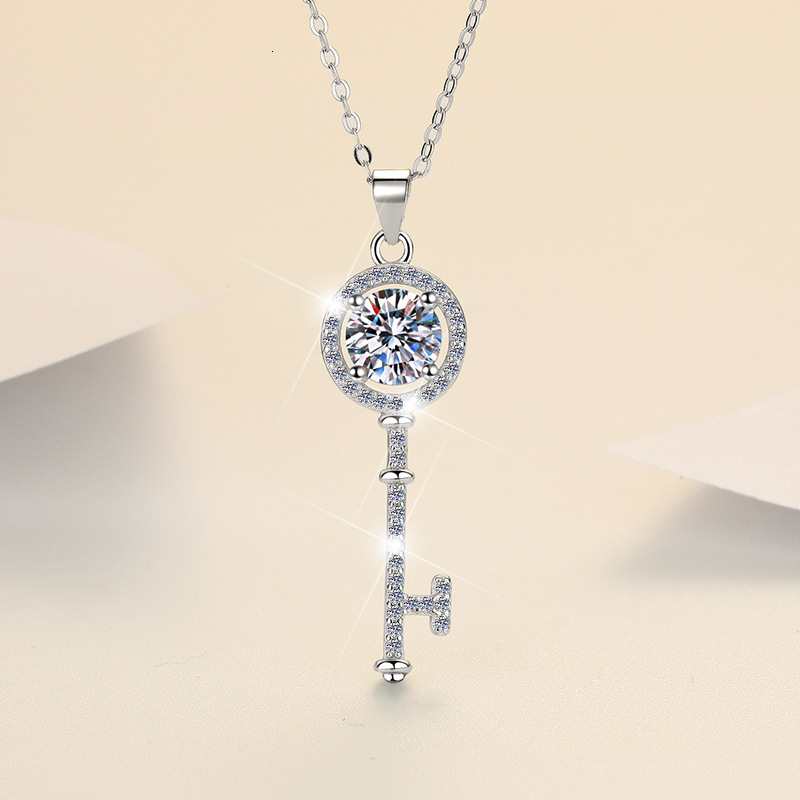 S925 sterling silver necklace key color pendant D color moissanite 1 cara collarbone chain