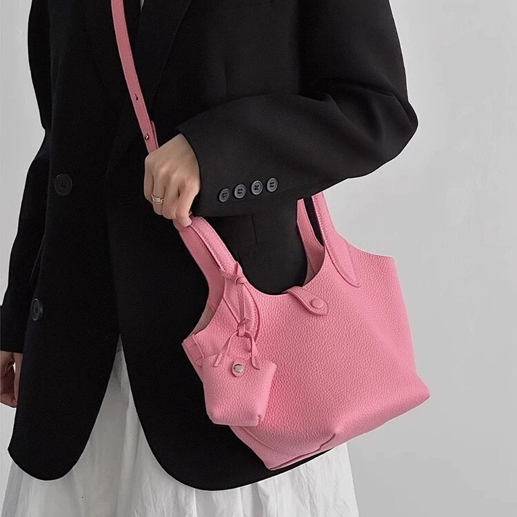 2025S Fashion Designer Handheld Vegetable Basket Bag Women S New Style Light Luxury Niche Single Shoulder Crossbody Casual Soft Leather Versatile Buck