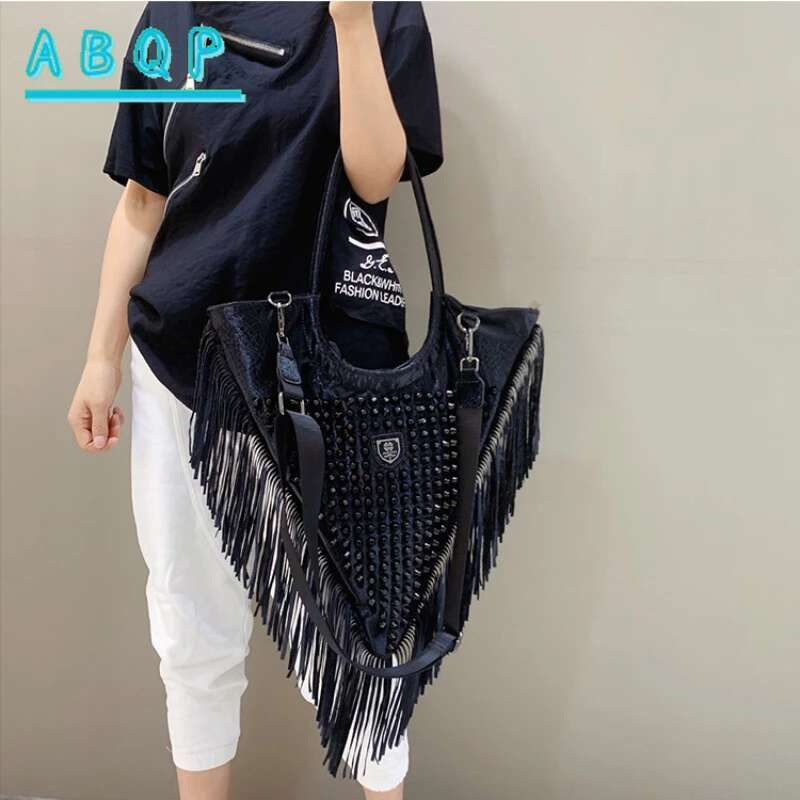 New Handbags Personalized Rivet Shoulder Messenger Brand Fashion Trend Women's Bag High Quality