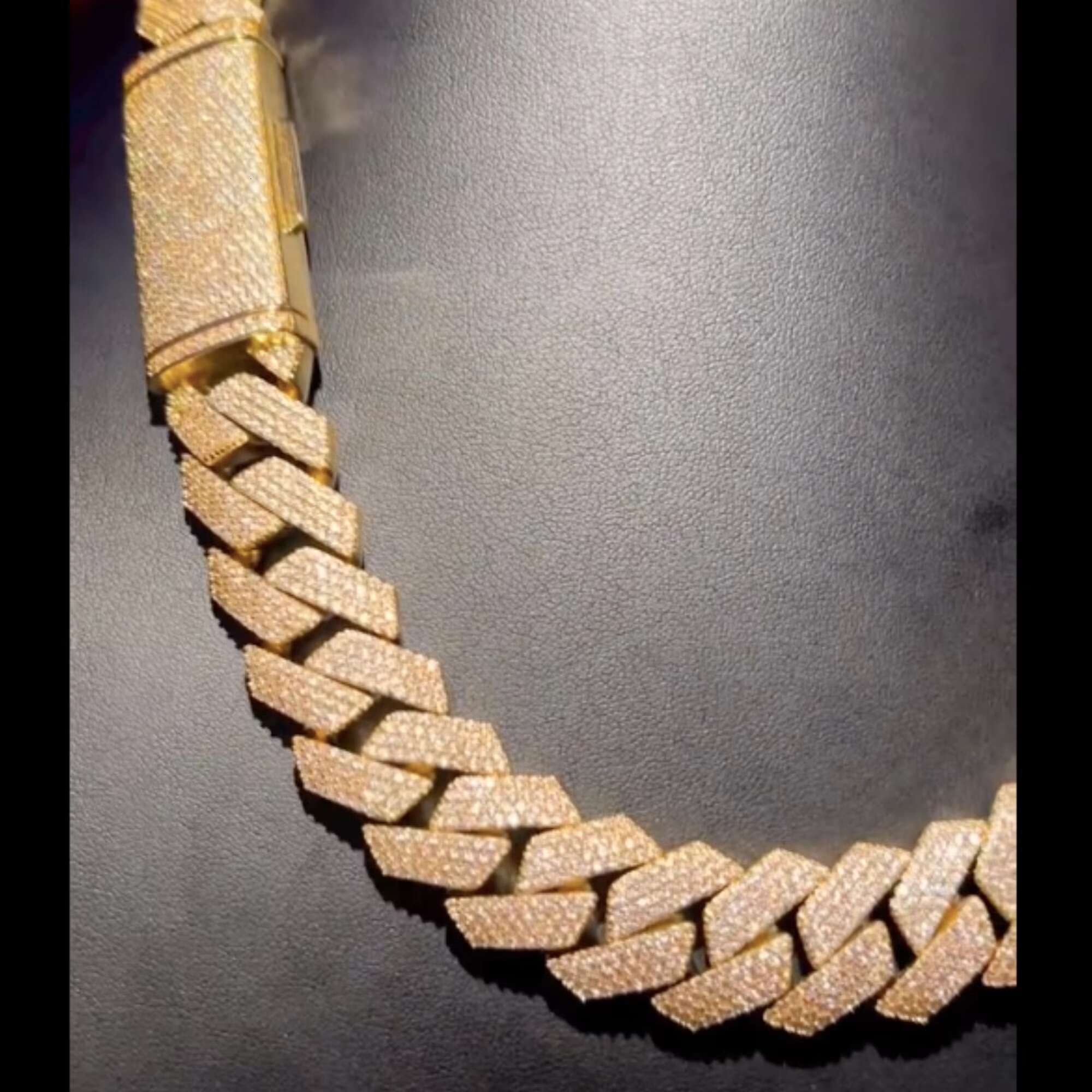 Trending High Quality Customized 20 mm Cuban Link Moissanite Diamond Chain 10k Gold Rose Gold Diamond Chain