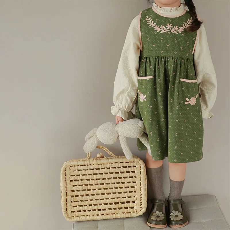 2023 New Autumn Girls Embroidered Polo Collar Floral Dress Childrens Comparison Edge Embroidery Tank Top Technology Trend W250326