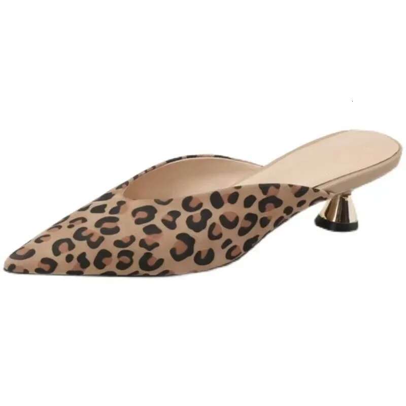 2025 summer new pointed thin heel Baotou designer fashionable mid heel half slippers women's leopard print full matching sandals