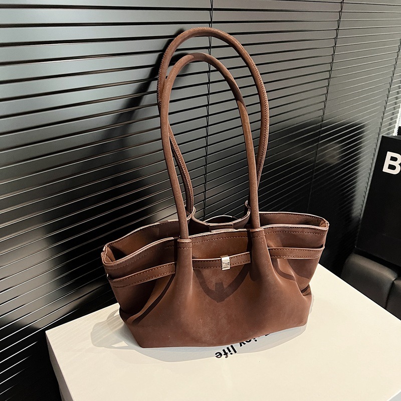 Autumn and winter 2024 new item, design, casual designer, versatile, high-end feeling, dumpling bag, niche single shoulder handbag