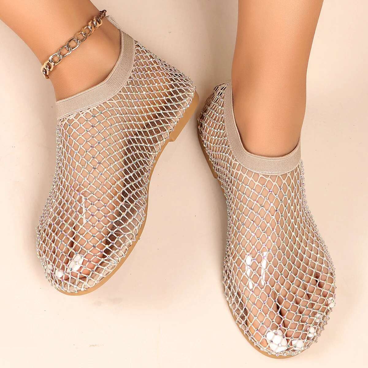 2024 Summer Women's New Round Toe Sandals Hollow Short Boots Water Dia Sexy Flat Bottom Fashion Banquet Slippers