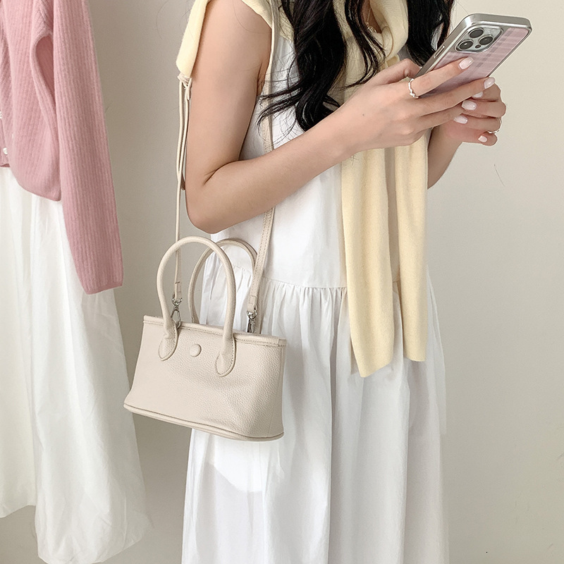 2025 New Portable Portable Basket Bag Casual Korean Version Large Capacity Foreign Style All Small Crossbody Bag Female Designer Bag