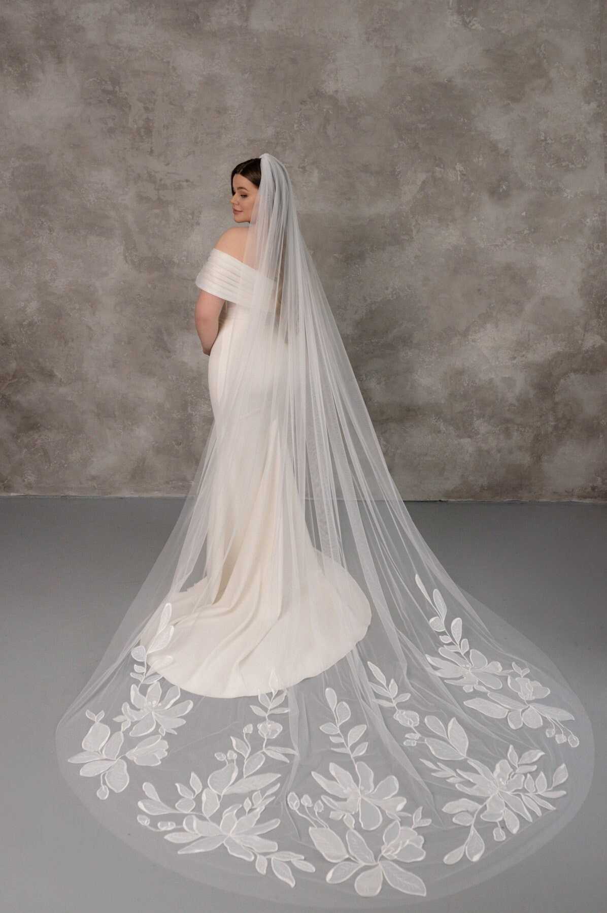 Fairy Bridal Veils Cathedral Long Elegant Lace Appliques Wedding Veil Tulle With Comb White Ivory Custom Made 3M