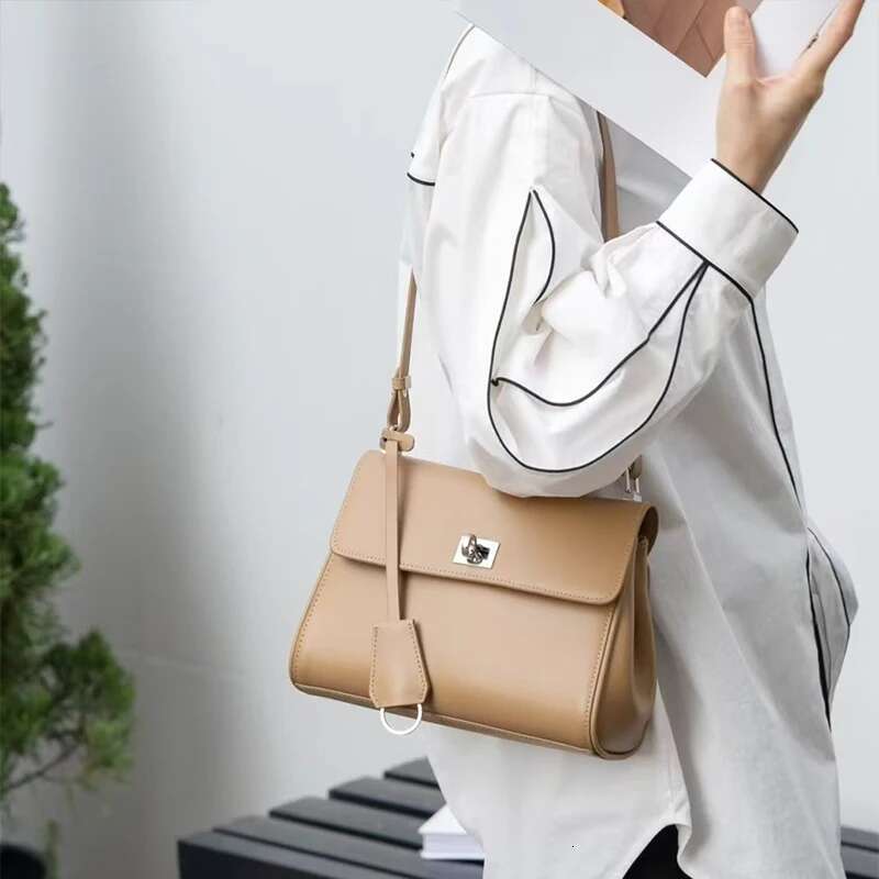 Women's Underarm Fashion High-Grade Lock Design Genuine Leather Rodeo Shoulder Ladies Messenger Bag Party Wallet
