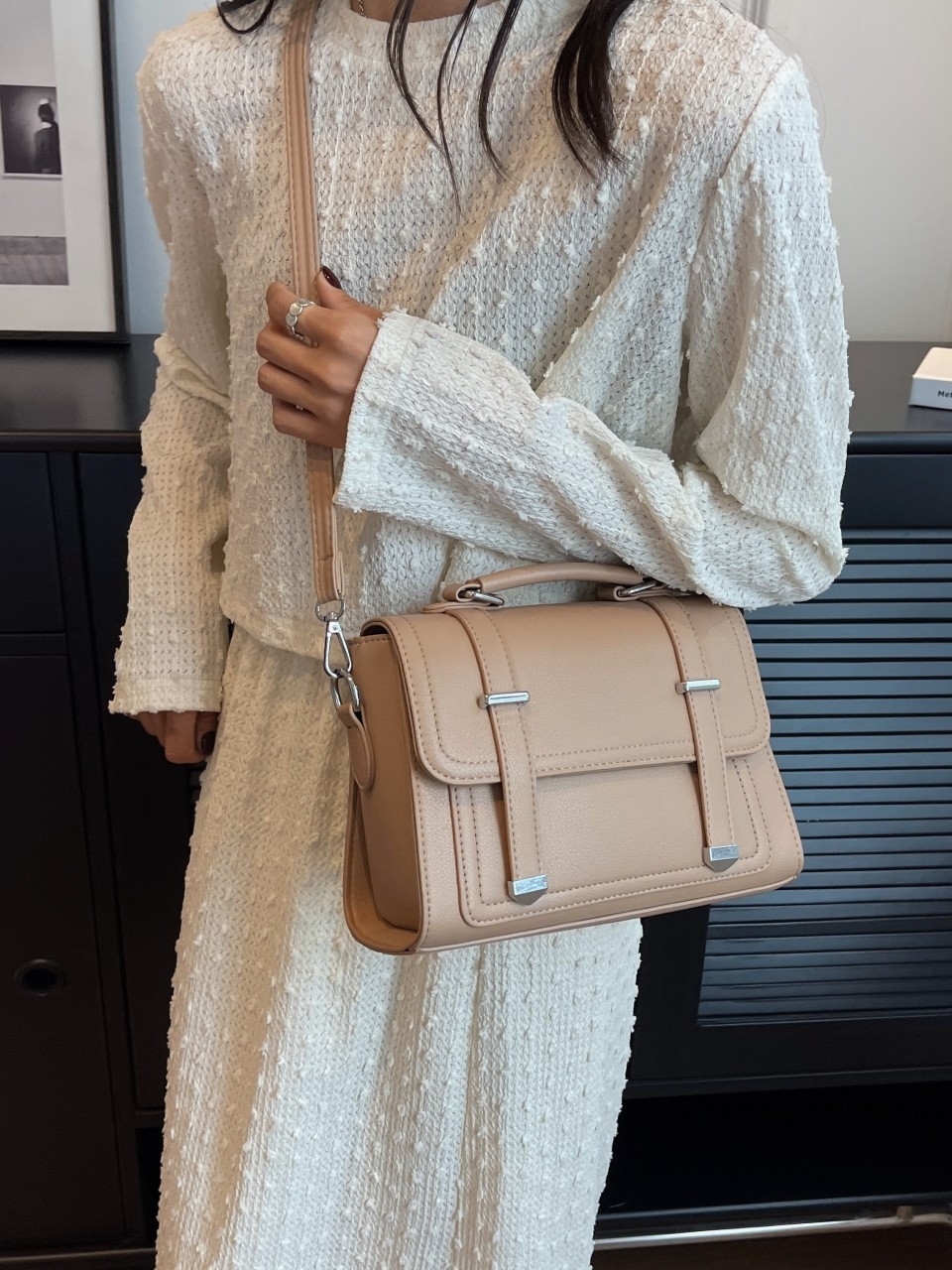 The new niche design all-in-one cross-body bag Fashion simple small pocket bag