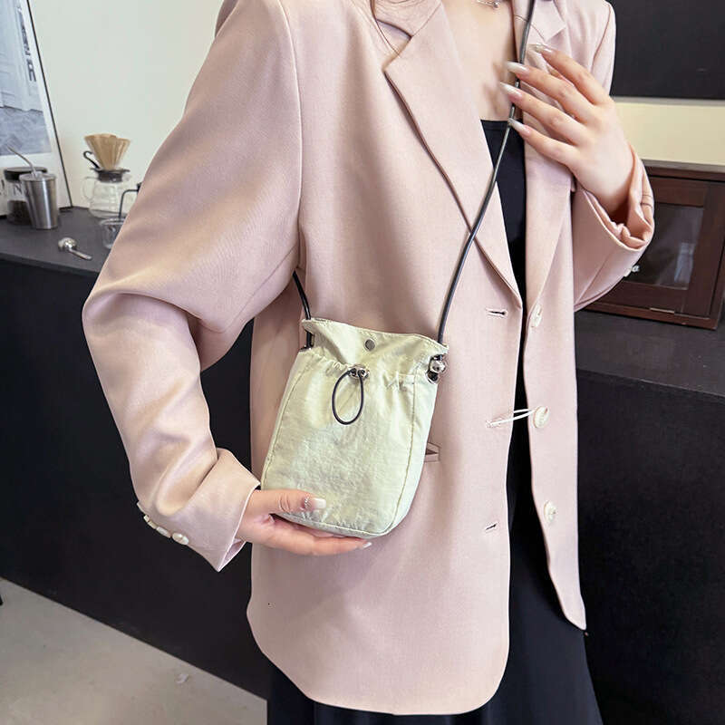Minimalist style mobile phone bag for women, Japan and South Korea, lightweight drawstring canvas small bag, versatile mini one shoulder crossbody zer