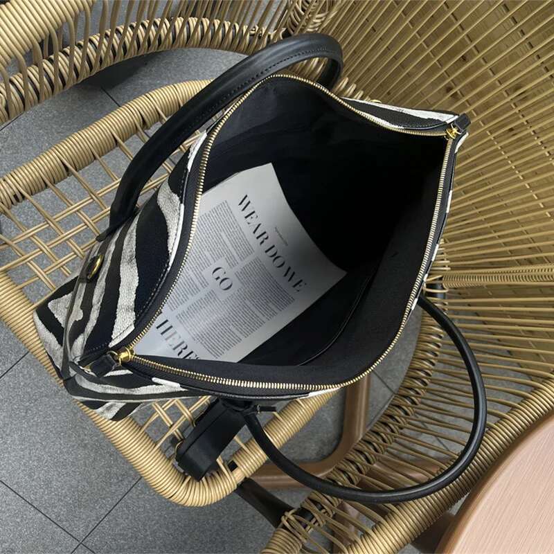Zebra Print Handbag Fashion Women's New Brand Fiess Duffel Large Capacity Travel Crossbody Bag