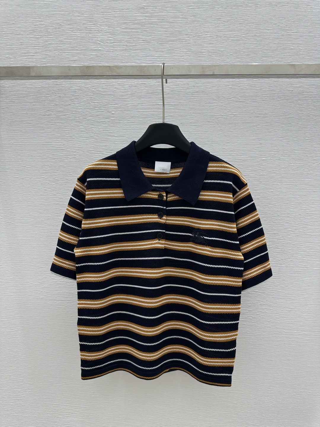 Shenzhen Nanyou Goods~High version BU Home 25 early spring new item, lapel contrasting color striped knitted short sleeved