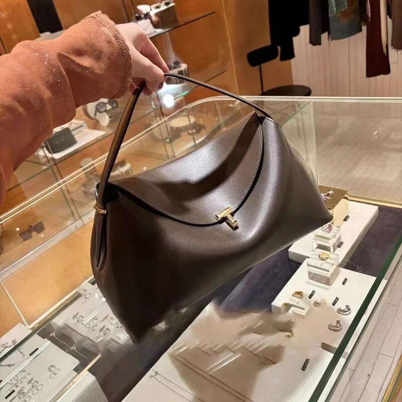 High Texture Crossbody Handbag 2024 New Large Capacity Fashion Light Niche Cowhide Single Shoulder Commuter Woman Bag