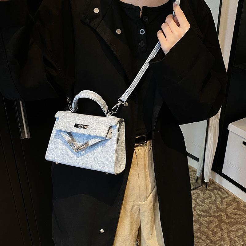 Free shipping 2025 new designer bag, fashionable and casual denim pattern, solid color handheld shoulder bag, women's daily outfit