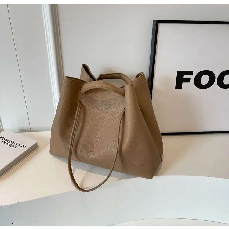 Large Capacity Women 2025 Stylish Texture Hand Shoulder Bag Everything Work Commute Armpit Tote Purses And Handbags