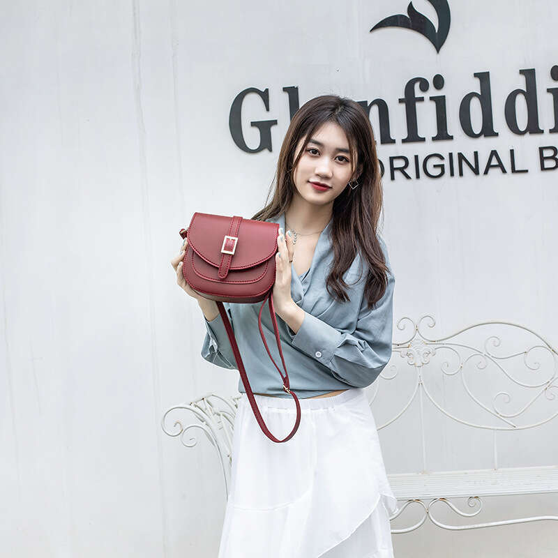 Women's saddle simple Korean version, 2025 fashion trend, shoulder crossbody women's small bag, mobile phone wallet