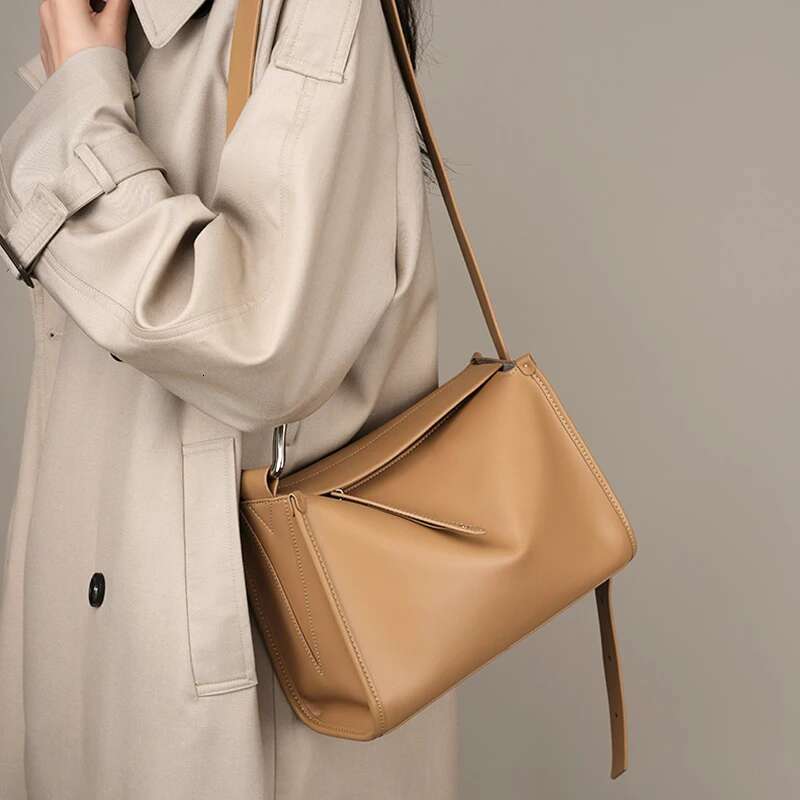New Cowhide Women's Fashion Rivet Adjustable Shoulder Strap Woman Crossbody Bags Genuine Leather Female Casual Bag
