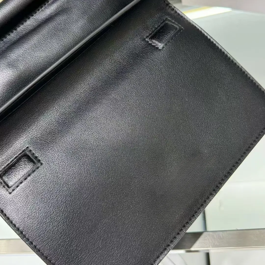 Sophisticated 28cm Sheep Leather Evening Pochette - Versatile Round Clutch with Silver Chain for Social Gatherings