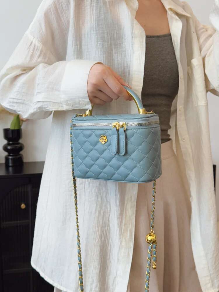 High-End Designer Rhombus Embroidered Female 2025 Popular All-Match Chain Messenger Box Small Square Bag