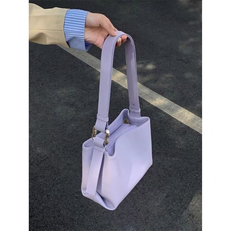 2025S Fashion Designer Small Niche High End Water Bucket For Women New Large Capacity Soft Leather Shoulder Crossbody Versatile And Simple Commuting B