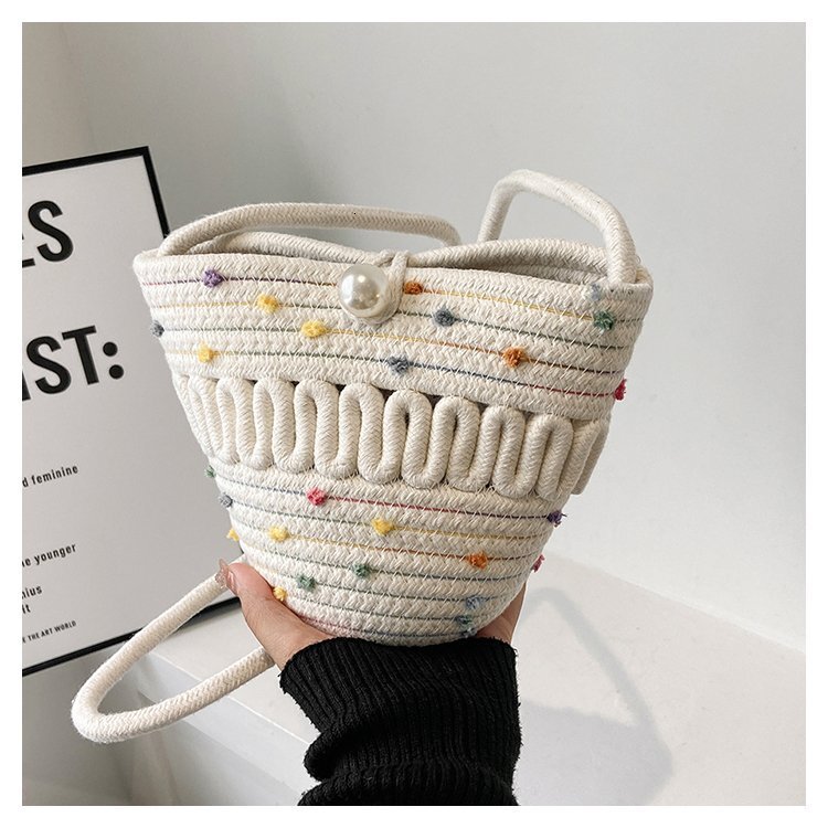 Designer 2025S summer new women woven fashionable versatile handbag crossbody shoulder bucket beach pleated cloud small bag