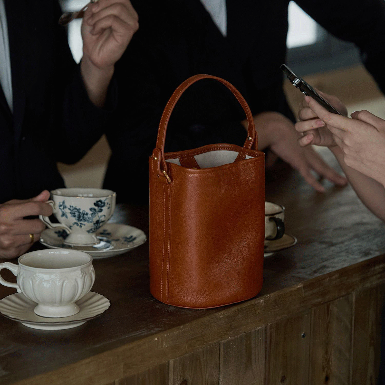 2025S Fashion Designer Small Niche Bucket For Autumn And Winter New Korean Version Commuting Versatile Single Shoulder Women S Crossbody Bag